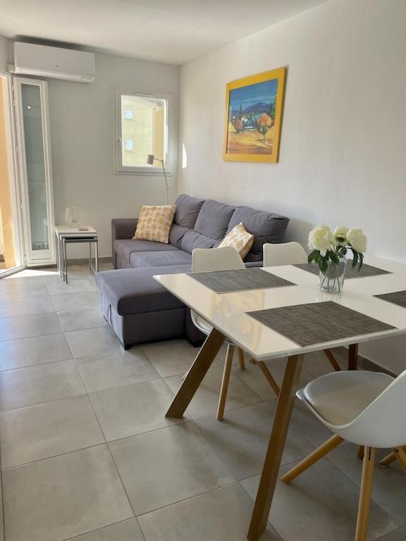 Apartment Newly Renovated Aircond-Wifi-Pool-Sea View-150M To Beaches- Сен-Агулф Екстериор снимка